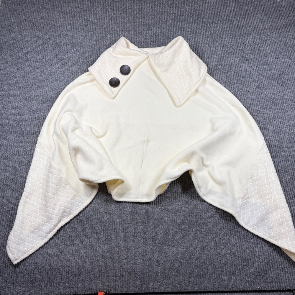 Le Moda Poncho Womens One Size Ivory Embossed Collar Button Wrap NWT 831805